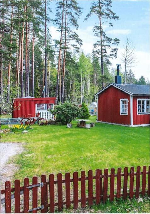 Eden Villa Örebro Esterno foto